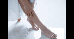 女性の脚の画像